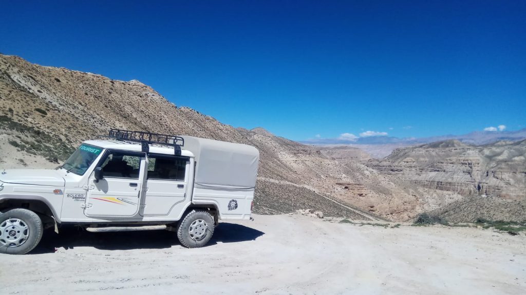 Dirt and unpaved road at Mustang